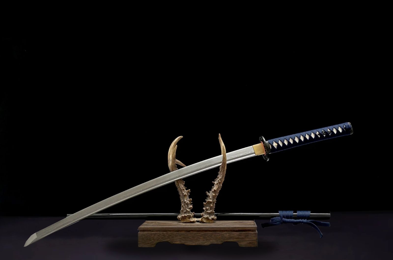 Sakura Katana (Damascus Steel & Genuine Ray Skin) - Image 3