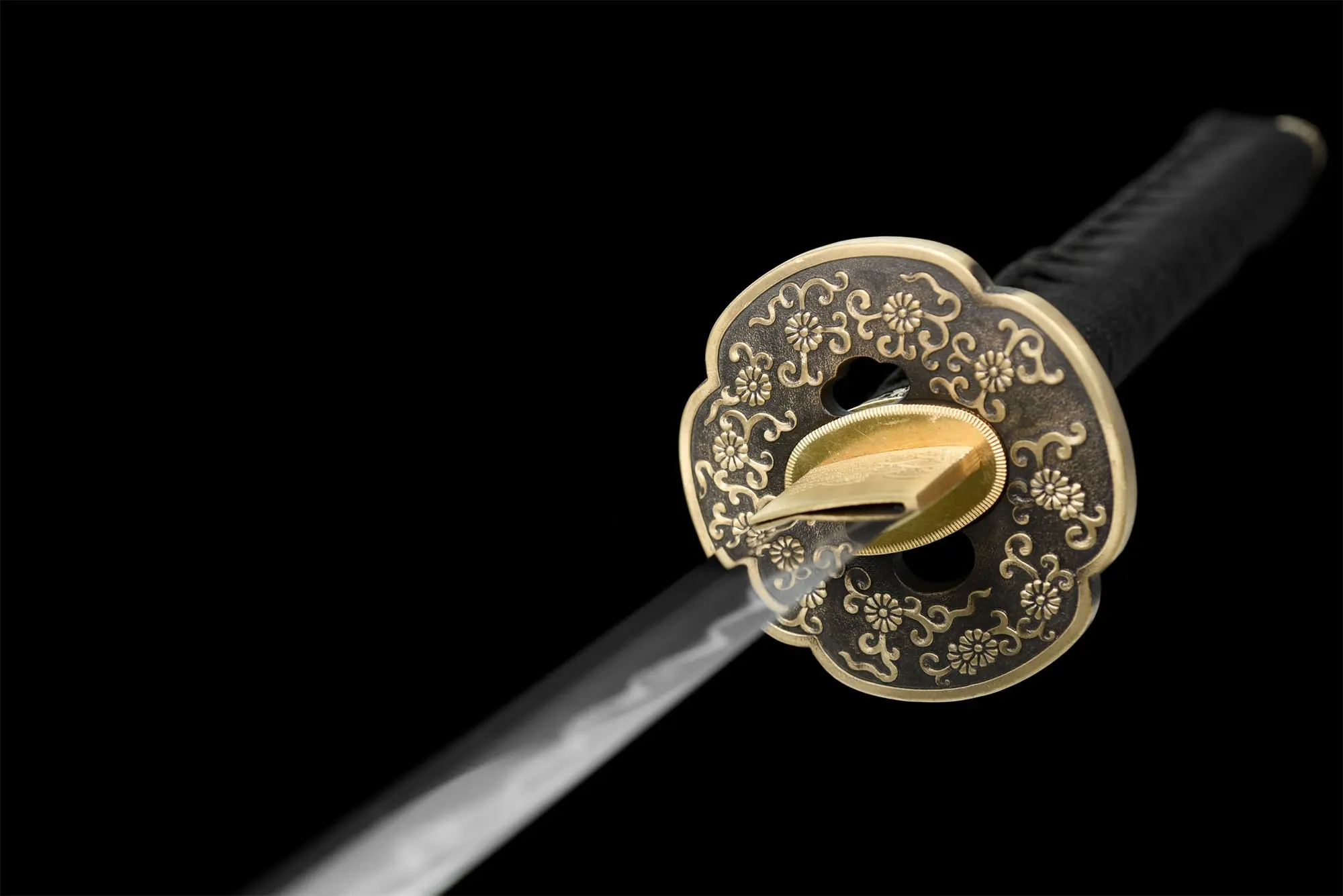 Tono Katana (T8 Steel with Genuine Gunome Hamon & Genuine Ray Skin) - Image 8